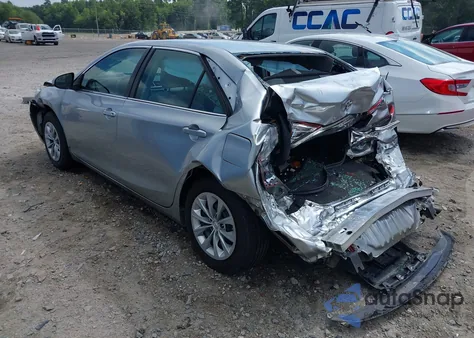 2017 Toyota Camry Le z USA, uszkodzony, nr VIN 4T1BF1FK1HU392637